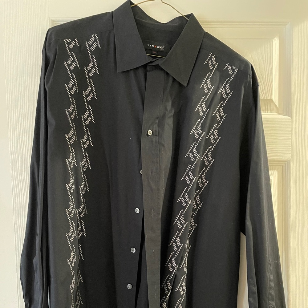 Synrgy Men’s Long Sleeve Button Down Shirt.
